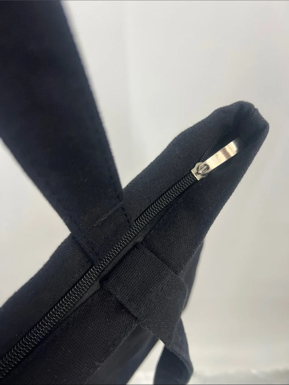 Black 'MAMA' Graphic Tote Bag - Stylish Everyday Carry